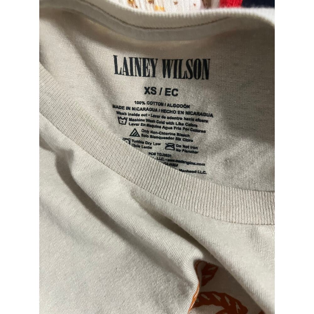 Lainey Wilson Graphic T-Shirt (NWOT) size XS - Picture 5 of 5